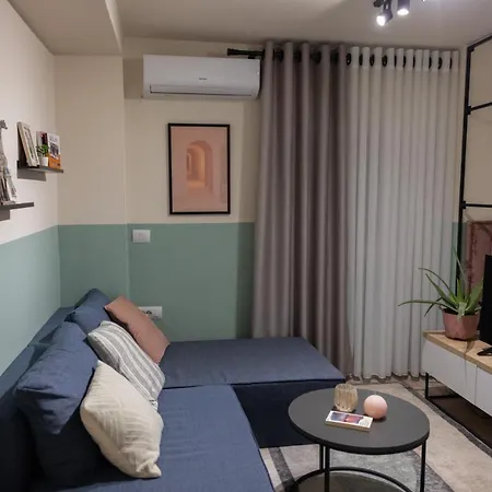 Three Doors Apartments, Strawberry Apartment *